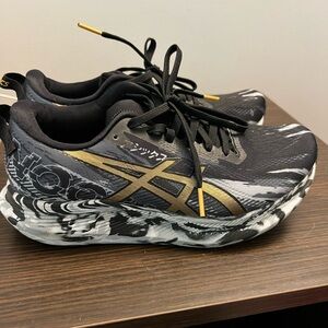 ASICS Women’s NOOSA Tri 13 Running Shoes - Size 7 - Excellent Condition!
